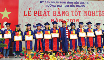 Lễ phát Bằng tốt nghiệp cho sinh viên nhà trường. (Ảnh do Trường ĐHTG cung cấp)