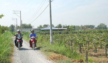 Đường Tập Đoàn 6, ấp Bình Cách- được mở rộng phục vụ sản xuất và đi lại của bà con 
