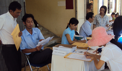 Buổi tư vấn tuyển sinh tại Trường Trung cấp Kinh tế - Kỹ thuật tỉnh.