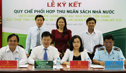 Vietcombank Tiền Giang ký kết quy chế phối hợp thu ngân sách Nhà nước với Kho bạc tỉnh Tiền Giang, Cục Thuế tỉnh Tiền Giang và Chi cục Hải quan cửa khẩu Mỹ Tho.