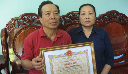 Nghĩa cử lặng thầm của gia đình anh Long, chị Tám