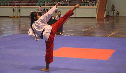 VĐV thi đấu biểu diễn quyền  tại giải.