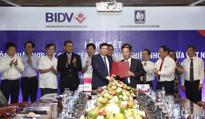 Lãnh đạo hai bên tham gia ký kết. (Nguồn: BIDV)