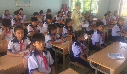 Tập thể sư phạm Trường THCS Mỹ Thành Nam 2 không ngừng phấn đấu giữ vững danh hiệu trường đạt chuẩn Quốc gia.