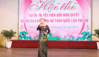 Thí sinh trình bày phần thi kỹ năng.