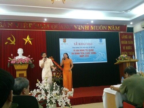 Văn nghệ chào mừng Trại sáng tác văn học