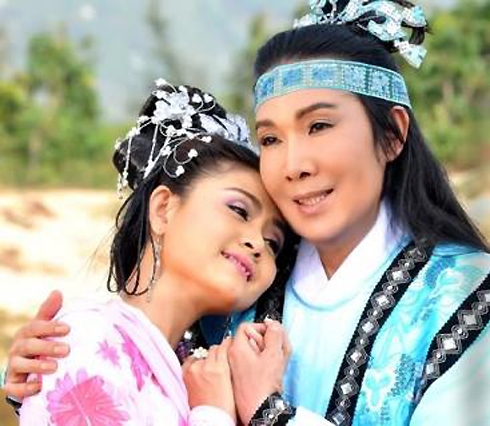 NSƯT Vũ Linh (phải).