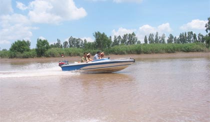 Cảnh sát đường thủy phối hợp các ngành tuần tra, kiểm soát