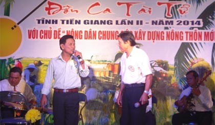 Tiết mục ca ra bộ Chuyện tình nông thôn, sáng tác tự biên của Tiến Dũng (đơn vị huyện Châu Thành).