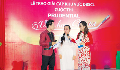 Thí sinh Mỹ Ngọc phát biểu cảm nghĩ khi nhận giải Nhất ở lần thi thứ 3.