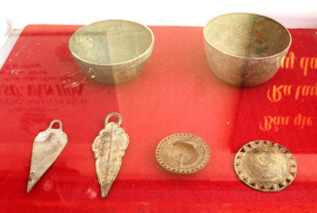 Bát đồng, phù hiệu, khuy nịch của nghĩa quân Tây Sơn.