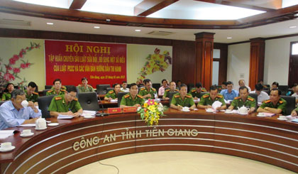 Quang cảnh tại điểm cầu Tiền Giang