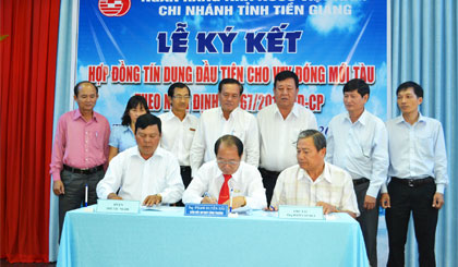 Lễ ký kết hợp đồng tín dụng đầu tiên cho vay đóng mới tàu theo Nghị định 67.