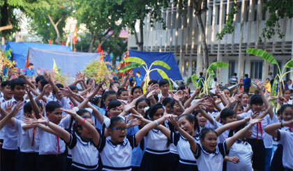 Các sĩ tử tham gia Hội thi Đình với hình thức mới.