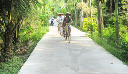 Nhiều tuyến giao thông nông thôn của xã được nâng cấp rộng rãi.