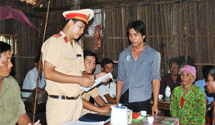 Lực lượng CSGT làm nhiệm vụ.