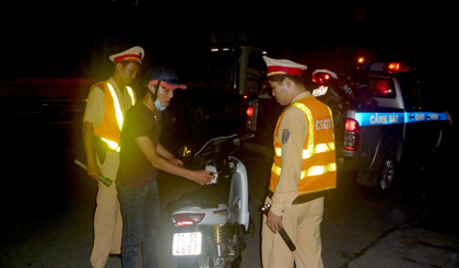 Cơ quan chức năng tiến hành tạm giữ phương tiện.