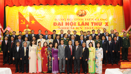 Ban Chấp hành Đảng bộ tỉnh Tiền Giang (Khóa X) ra mắt Đại hội. Ảnh: Duy Sơn