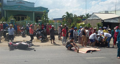 Hiện trường vụ tai nạn làm chị Trinh chết thảm.