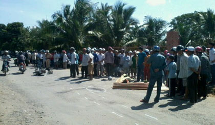 Hiện trường vụ tai nạn giao thông, khiến 2 em tử vong tại chỗ.