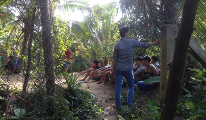 các con bạc bị bắt giữ tại trường gà.