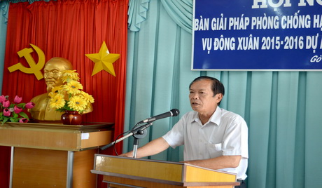 Lãnh đạo Sở NN&PTNT phát biểu tại buổi họp bàn giải pháp phòng, chống hạn, mặn bảo vệ sản xuất vụ đông xuân 2015 - 2016 khu vực Dự án ngọt hóa Gò Công.