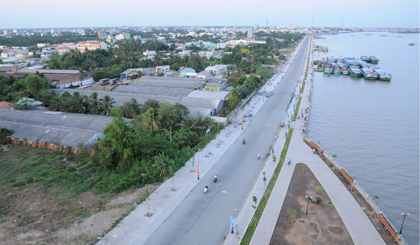 Dự án Đường và Kè sông Tiền tạo điểm nhấn cho TP. Mỹ Tho. Ãnh: TRẦN MINH ĐỨC