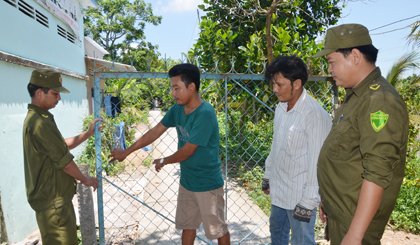 Mô hình Cổng tự quản về ANTT trên địa bàn xã Mỹ Đức Đông, huyện Cái Bè. Ảnh: THANH VIỆT