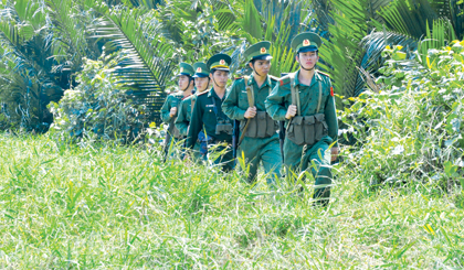 Lực lượng BĐBP làm nhiệm vụ. Ảnh: PHÙNG LONG