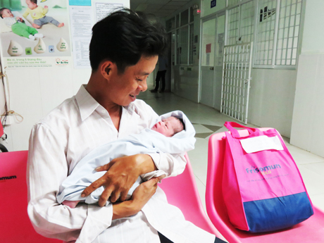 Huỳnh Trần Xuân Vy là tên của cháu bé đặc biệt này.