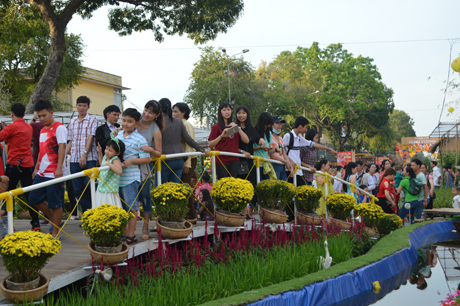 Hay trên những chiếc cầu tái hiện hình ảnh sông nước hữu tình quê hương Tiền Giang.