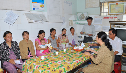 Tư vấn về sàng lọc trước sinh và sơ sinh cho các thai phụ và bà mẹ.